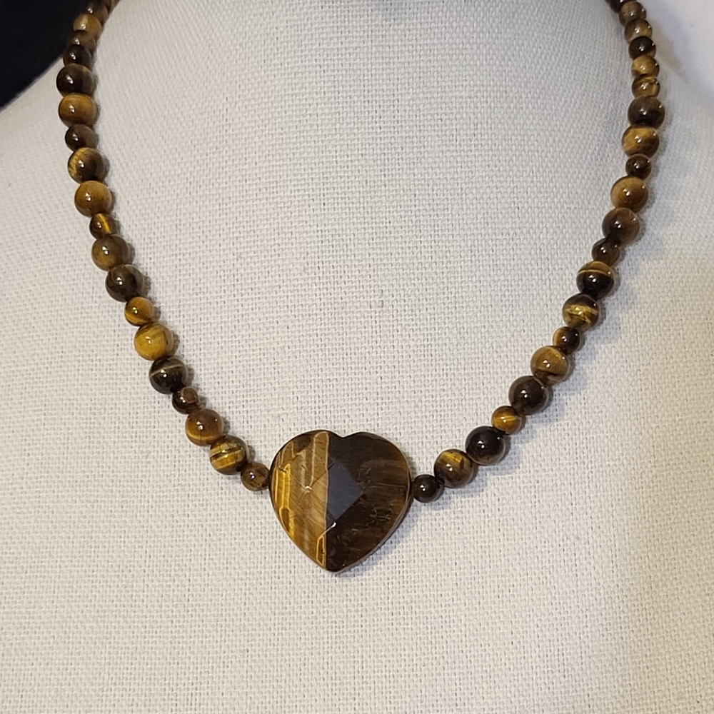 NWT Tiger's Eye Beaded Heart Necklace - Picture 2 of 8